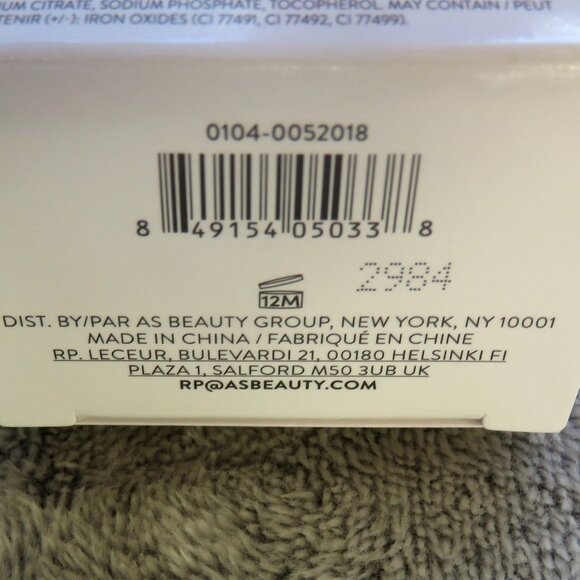 New in Box Laura Geller Quench N Tint Lightweight Tinted Moisturizer - Medium - Picture 6 of 12